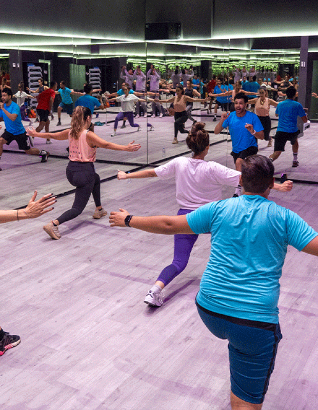 Cours collectif de fitness au BFIT Club Casablanca – ambiance sportive et coach certifié