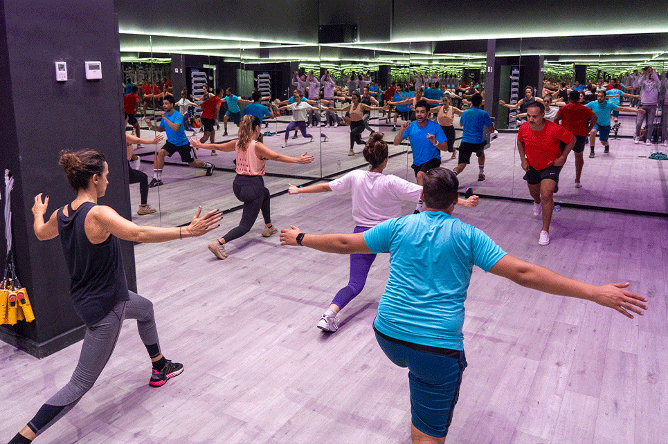 Cours collectif de fitness au BFIT Club Casablanca – ambiance sportive et coach certifié